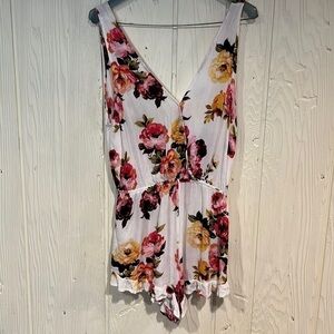Kendall & KYLIE Floral Romper Deep Back V Neck ruffle legs size small